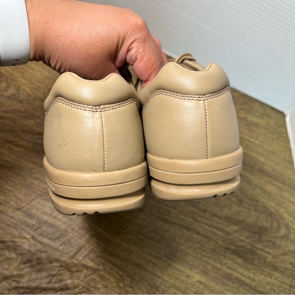 Easy Spirit Anti Gravity Tan Beige Sneakers Size 9W - Picture 8 of 15